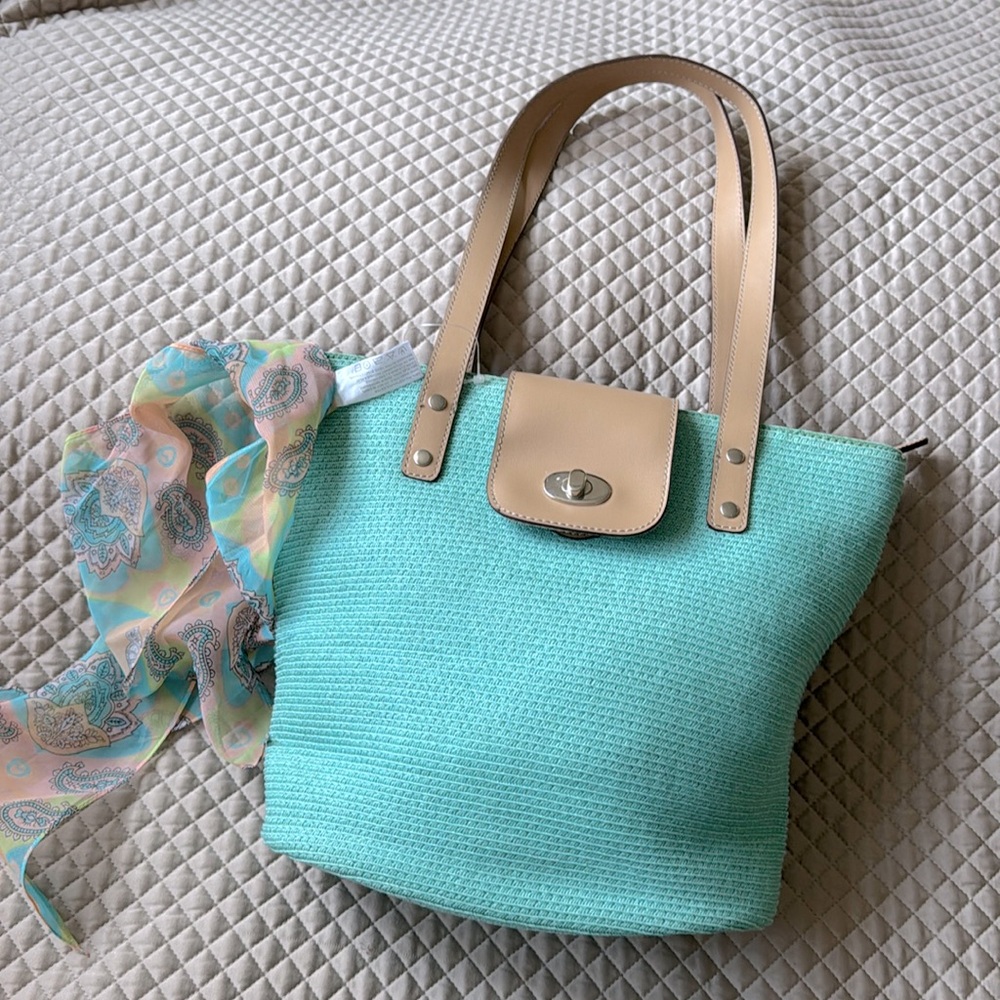 Women's handbag, New without tags ! Scarf still attached as shown